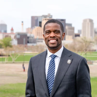 MelvinCarter Melvin Carter with the St. Paul skyline in the background
